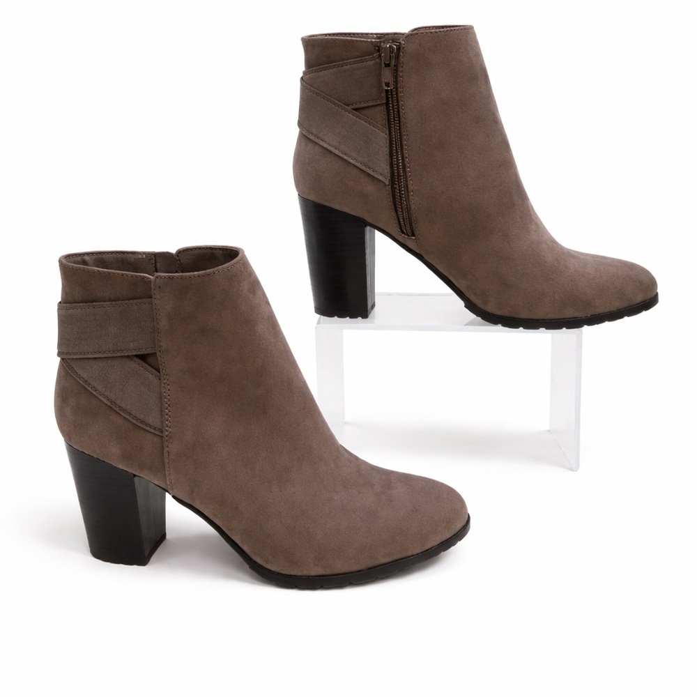 NWT A New Day Taupe Block Heel Ankle Booties Size 9.5 - Picture 2 of 8